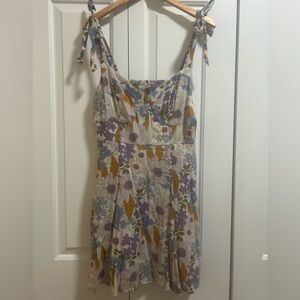 American Eagle floral dress. Tie straps. Peekaboo back. TAGS ON. NEVER WORN.